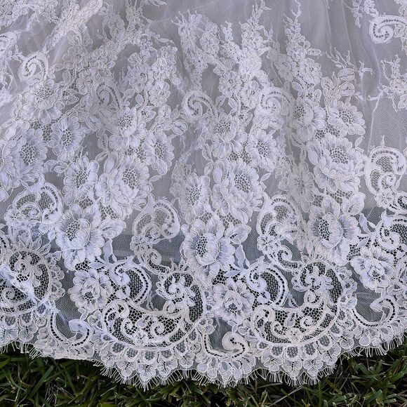 Isabelle Armstrong Joey Trumpet Wedding Gown size 4?  Beading Lace Deep V - Picture 11 of 16